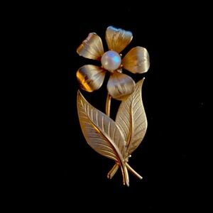 Gold tone flower with pearl brooch.